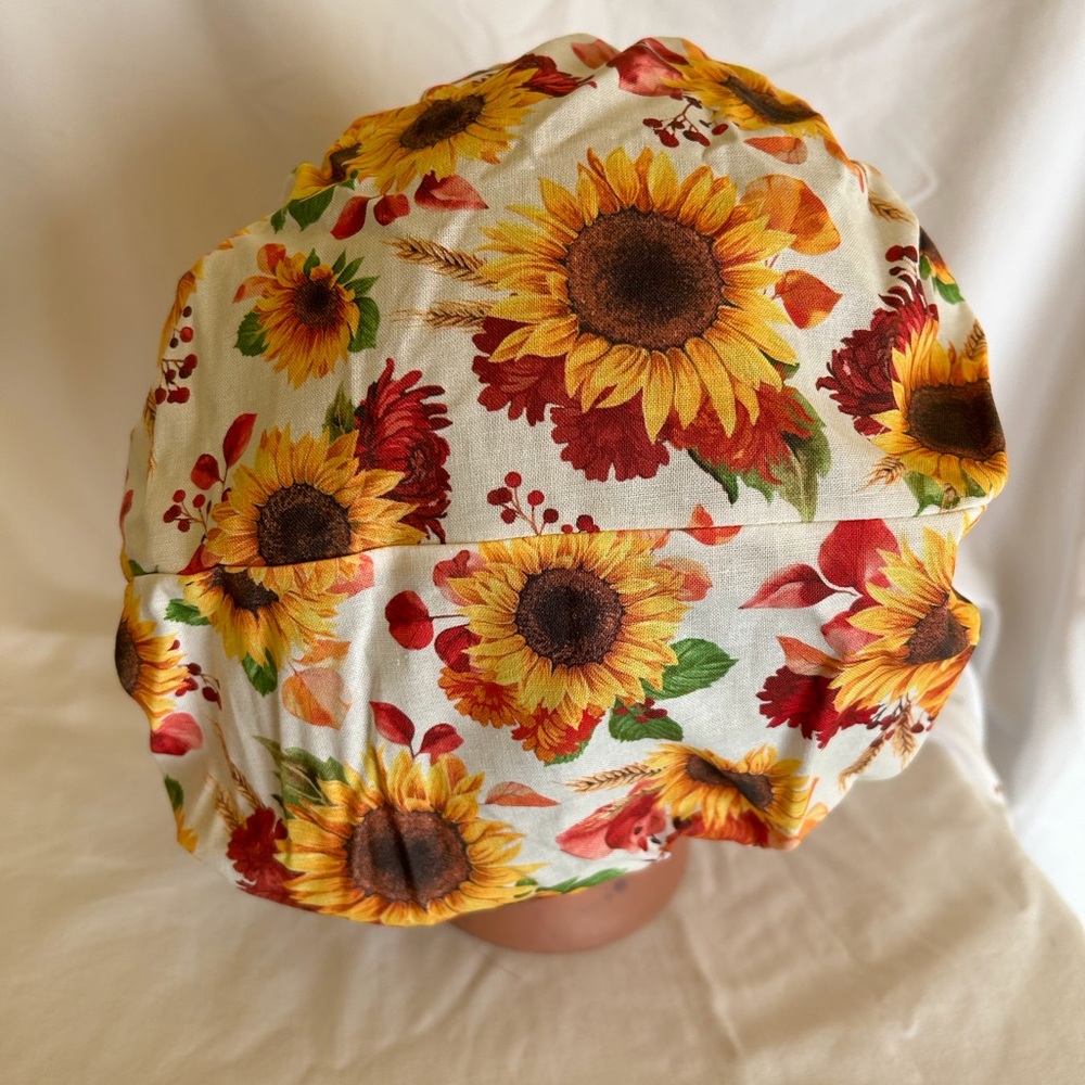 Bouffant style scrub cap